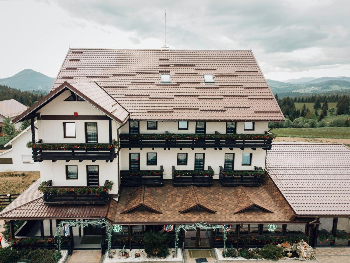 Popasul Transilvania Piatra Fantanele Ngoại thất bức ảnh