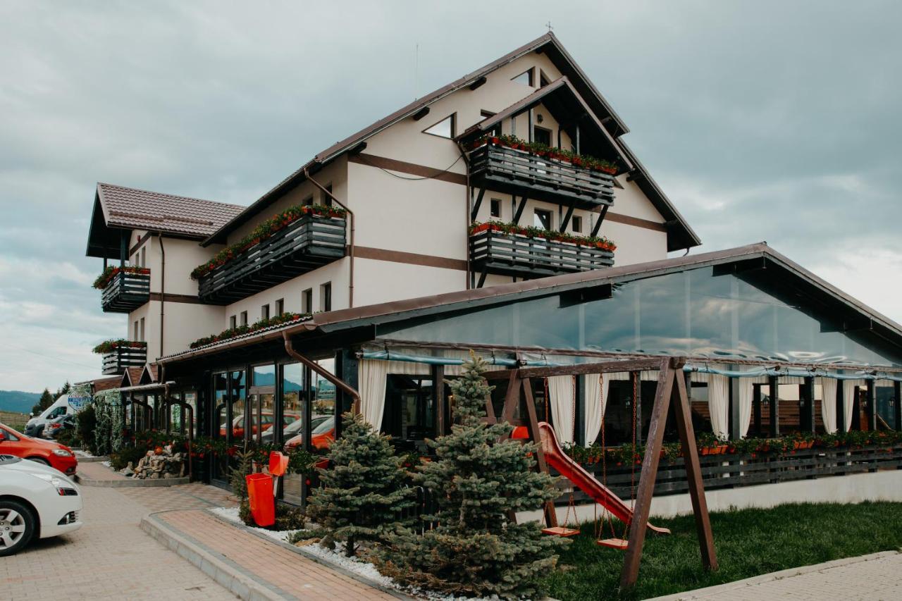 Popasul Transilvania Piatra Fantanele Ngoại thất bức ảnh